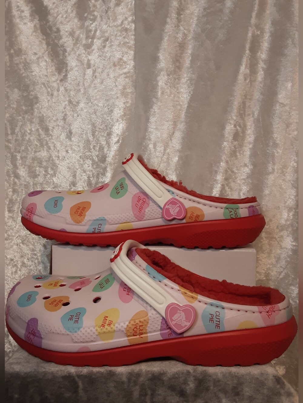 CROCS Lined Sweethearts Colab Limited Edition - Picture 2 of 14